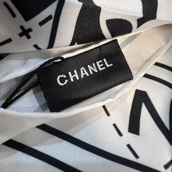 Chanel White CC Logo Silk Scarf 90cm - Picture 5 of 6